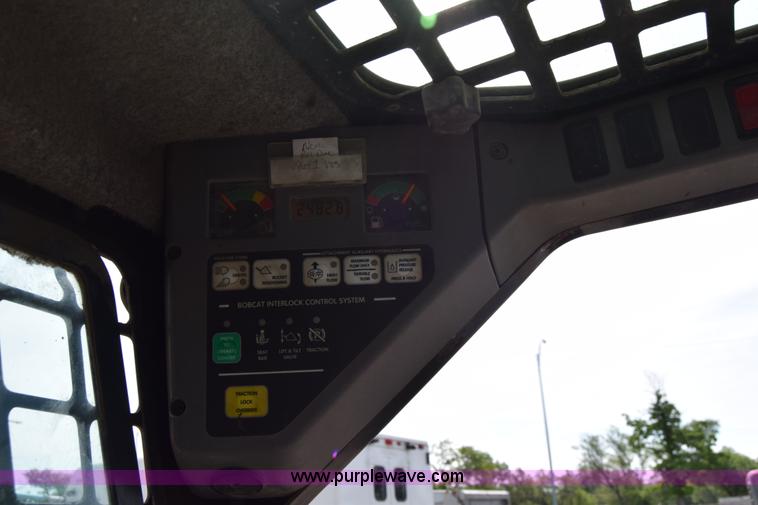 image for item K8513 2005 Bobcat S220 skid steer