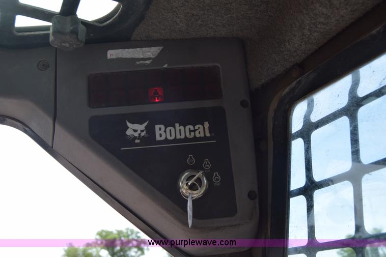 image for item K8513 2005 Bobcat S220 skid steer