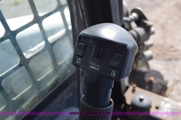 image for item K8513 2005 Bobcat S220 skid steer