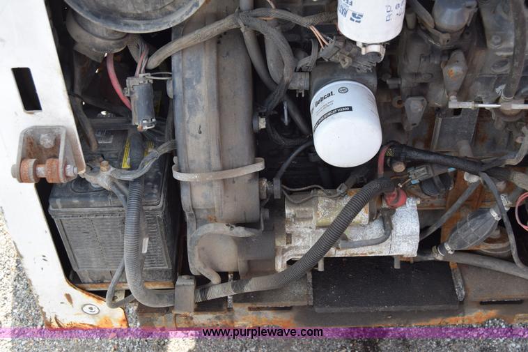 image for item K8513 2005 Bobcat S220 skid steer