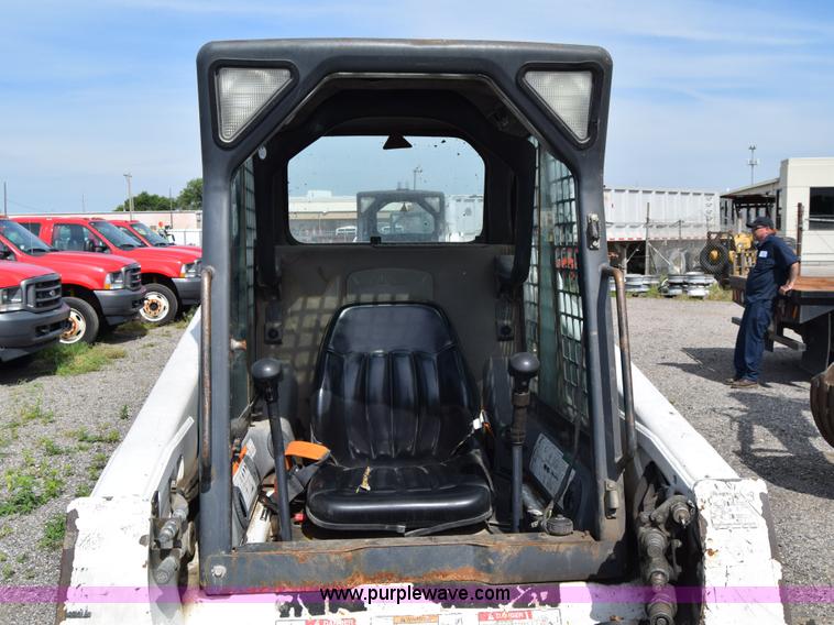 image for item K8513 2005 Bobcat S220 skid steer