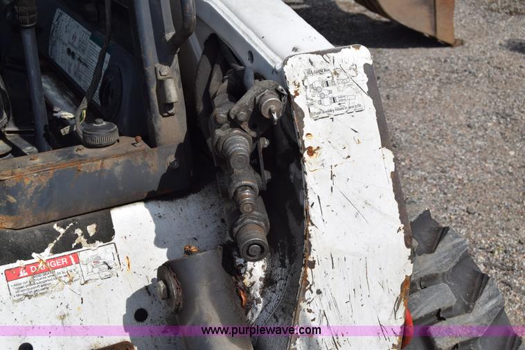 image for item K8513 2005 Bobcat S220 skid steer