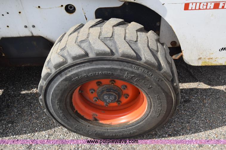 image for item K8513 2005 Bobcat S220 skid steer