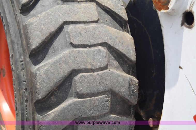 image for item K8513 2005 Bobcat S220 skid steer