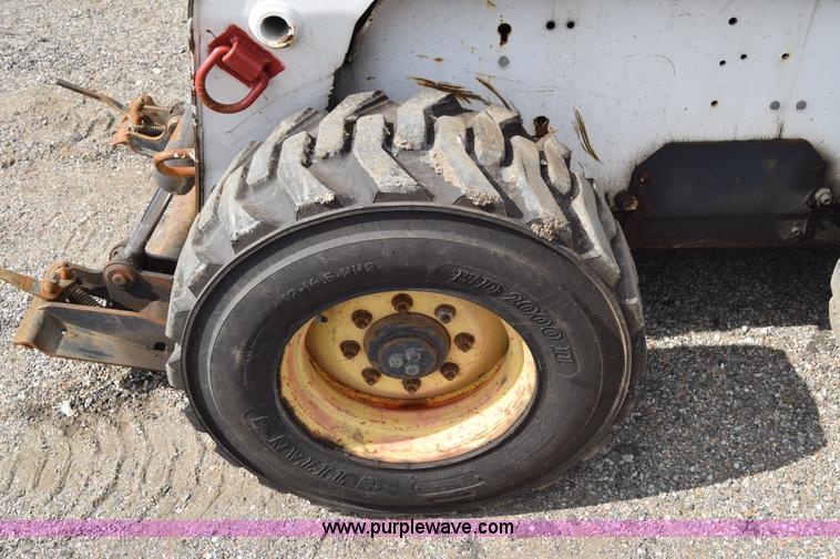 image for item K8513 2005 Bobcat S220 skid steer