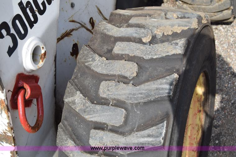 image for item K8513 2005 Bobcat S220 skid steer