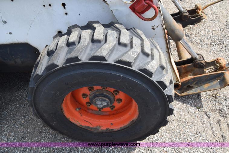 image for item K8513 2005 Bobcat S220 skid steer