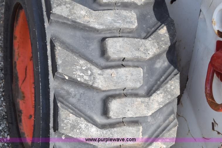 image for item K8513 2005 Bobcat S220 skid steer