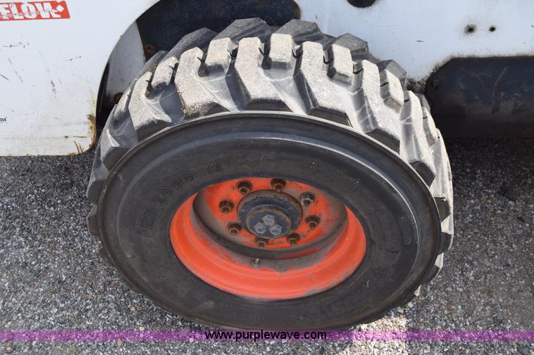 image for item K8513 2005 Bobcat S220 skid steer