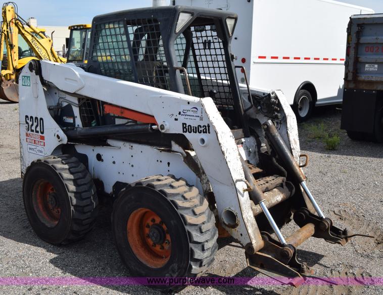 image for item K8514 2005 Bobcat S220 skid steer