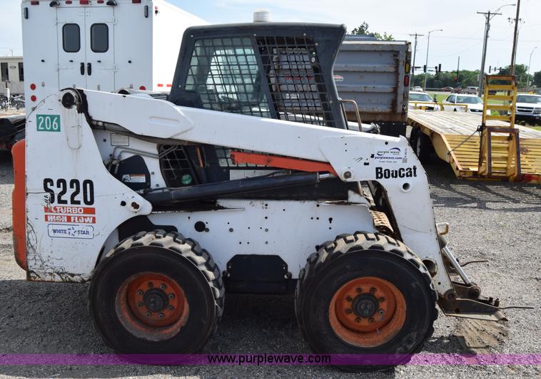 image for item K8514 2005 Bobcat S220 skid steer
