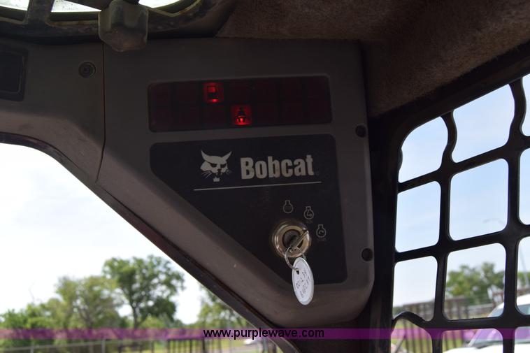 image for item K8514 2005 Bobcat S220 skid steer