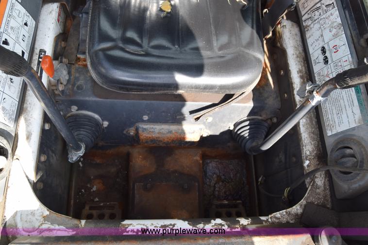 image for item K8514 2005 Bobcat S220 skid steer