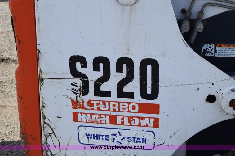 image for item K8514 2005 Bobcat S220 skid steer