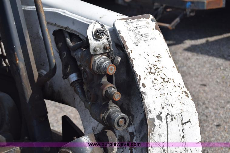 image for item K8514 2005 Bobcat S220 skid steer