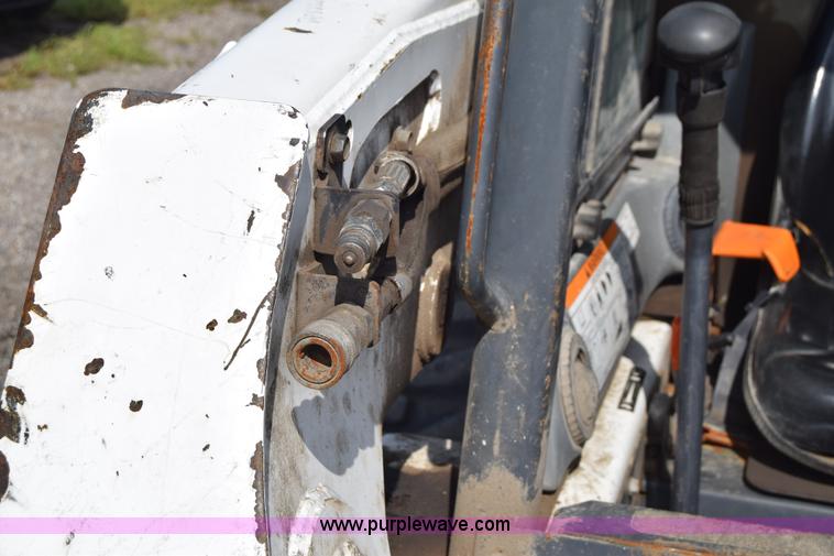 image for item K8514 2005 Bobcat S220 skid steer