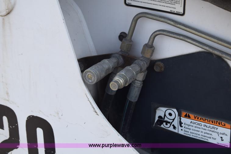 image for item K8514 2005 Bobcat S220 skid steer