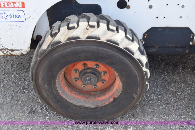 image for item K8514 2005 Bobcat S220 skid steer