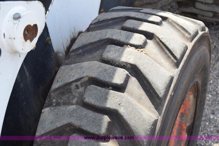 image for item K8514 2005 Bobcat S220 skid steer