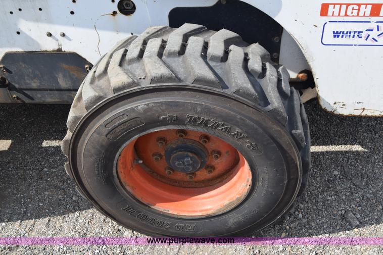 image for item K8514 2005 Bobcat S220 skid steer