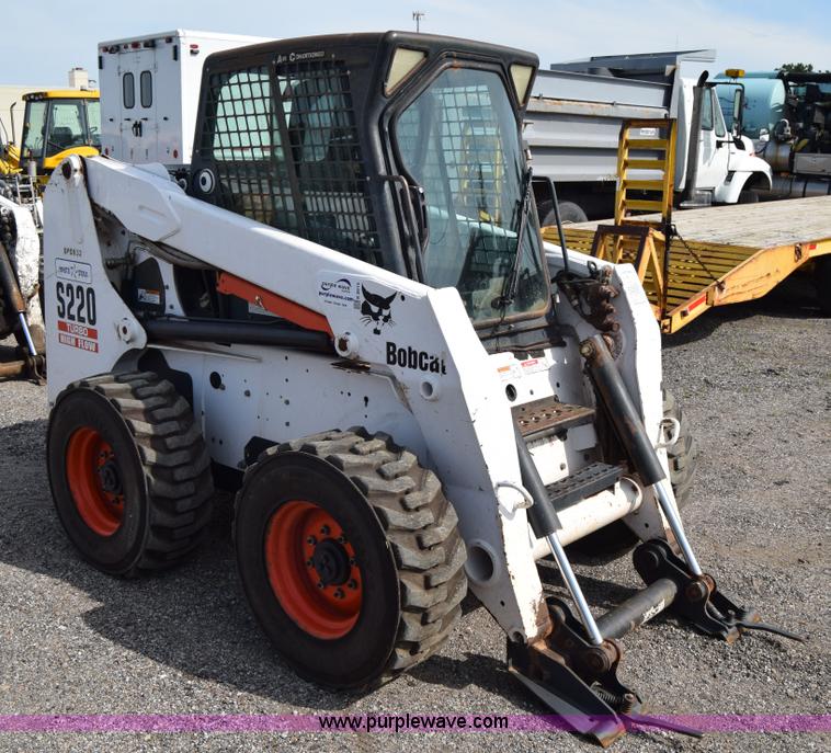 image for item K8515 2005 Bobcat S220 skid steer