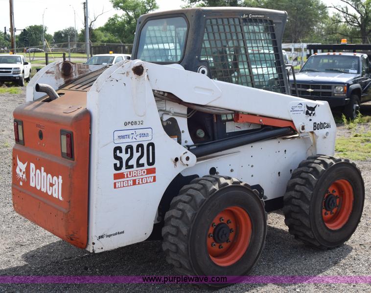 image for item K8515 2005 Bobcat S220 skid steer