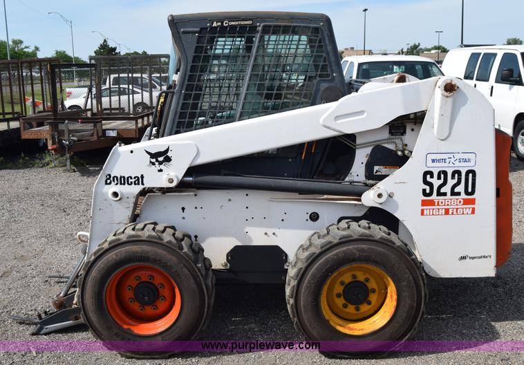 image for item K8515 2005 Bobcat S220 skid steer