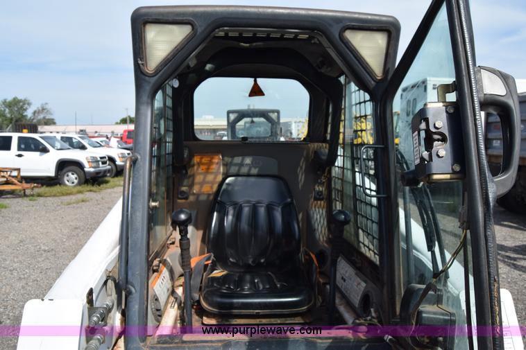 image for item K8515 2005 Bobcat S220 skid steer