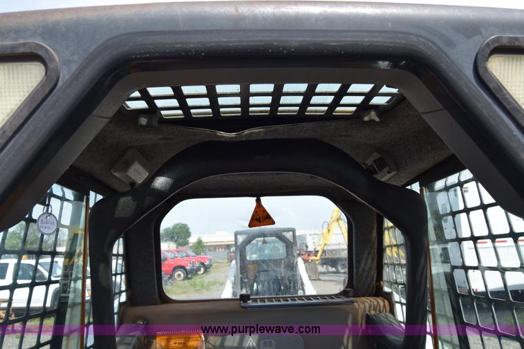 image for item K8515 2005 Bobcat S220 skid steer