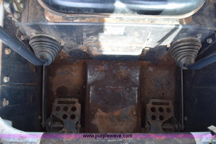 image for item K8515 2005 Bobcat S220 skid steer