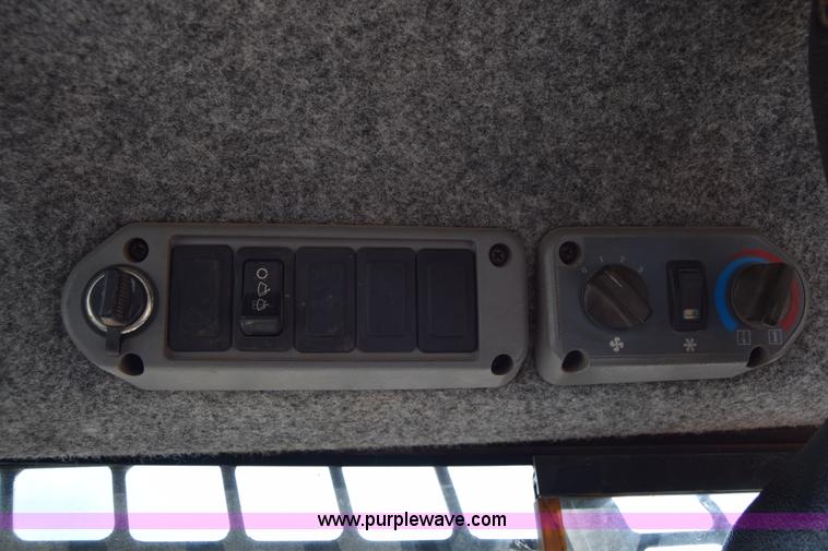 image for item K8515 2005 Bobcat S220 skid steer