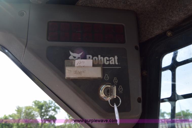 image for item K8515 2005 Bobcat S220 skid steer