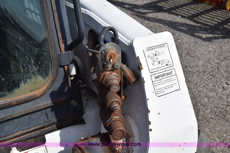 image for item K8515 2005 Bobcat S220 skid steer