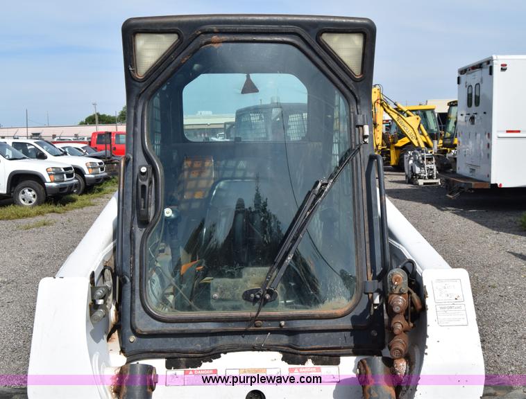 image for item K8515 2005 Bobcat S220 skid steer