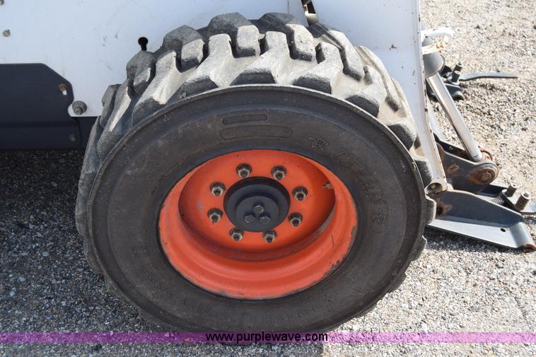 image for item K8515 2005 Bobcat S220 skid steer