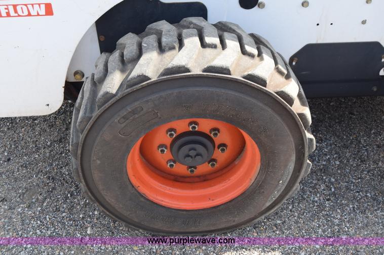 image for item K8515 2005 Bobcat S220 skid steer