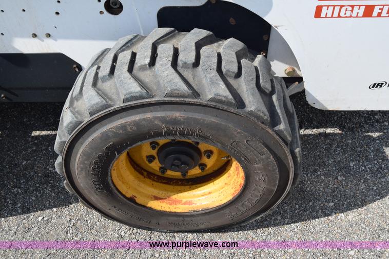 image for item K8515 2005 Bobcat S220 skid steer