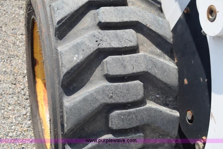 image for item K8515 2005 Bobcat S220 skid steer