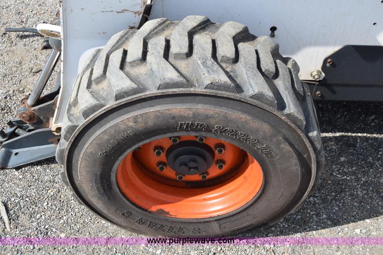 image for item K8515 2005 Bobcat S220 skid steer