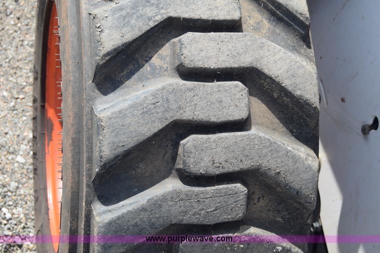 image for item K8515 2005 Bobcat S220 skid steer