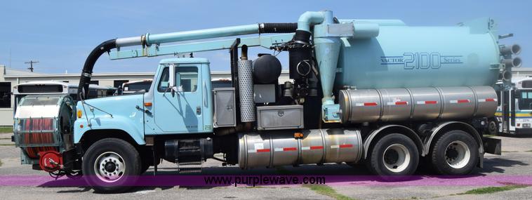 image for item K8516 2002 International F2574 sewer cleaner truck
