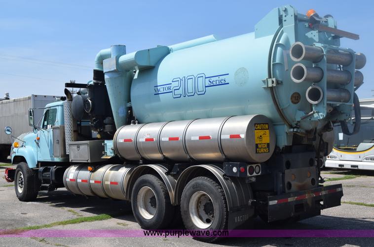 image for item K8516 2002 International F2574 sewer cleaner truck