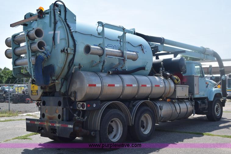 image for item K8516 2002 International F2574 sewer cleaner truck