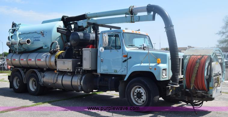 image for item K8516 2002 International F2574 sewer cleaner truck