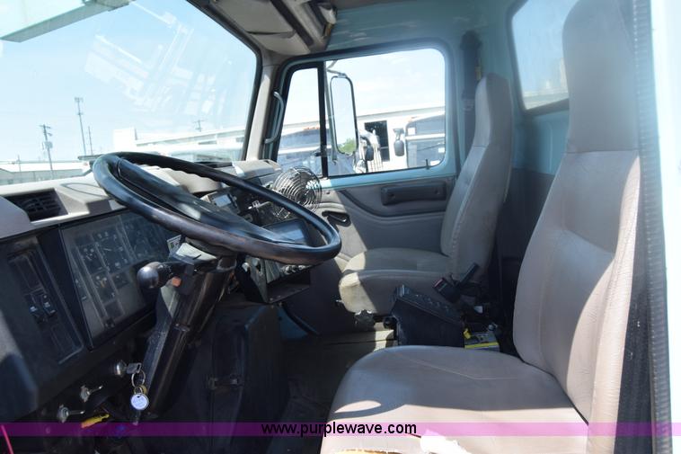 image for item K8516 2002 International F2574 sewer cleaner truck