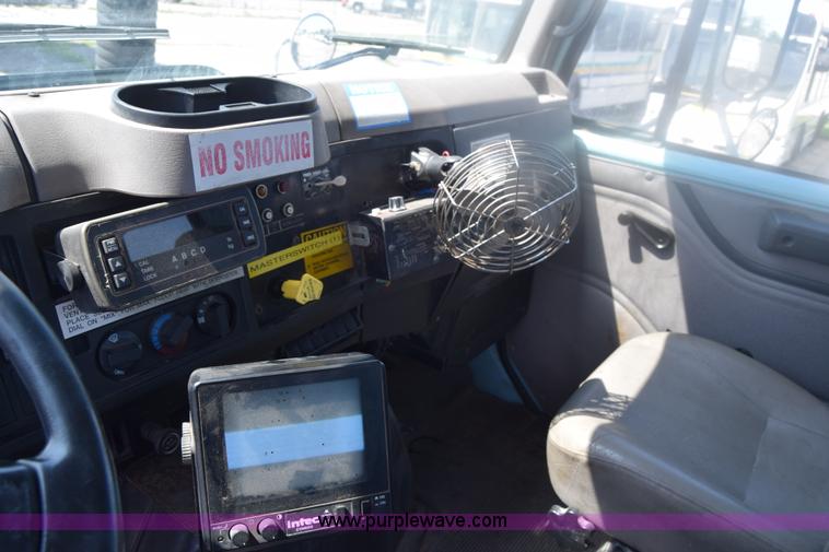 image for item K8516 2002 International F2574 sewer cleaner truck