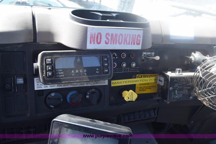 image for item K8516 2002 International F2574 sewer cleaner truck