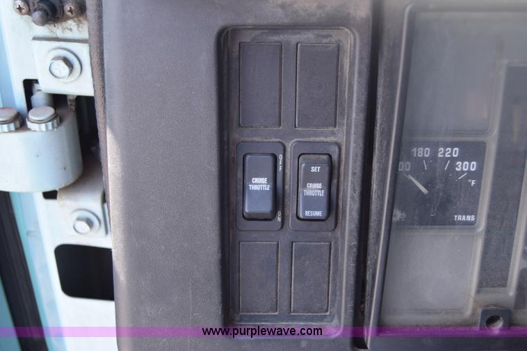 image for item K8516 2002 International F2574 sewer cleaner truck