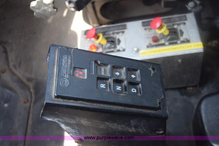 image for item K8516 2002 International F2574 sewer cleaner truck