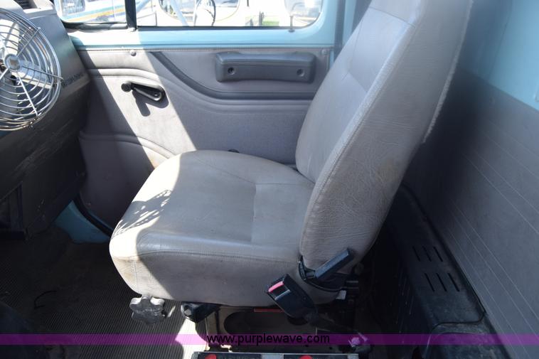 image for item K8516 2002 International F2574 sewer cleaner truck